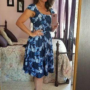 Gorgeous Badgley Mischka cap sleeve dress size 10